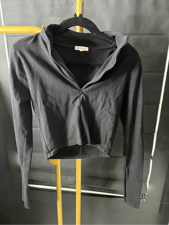 Good American Tops - Good American Black Long-Sleeve Twist Front Crop Top